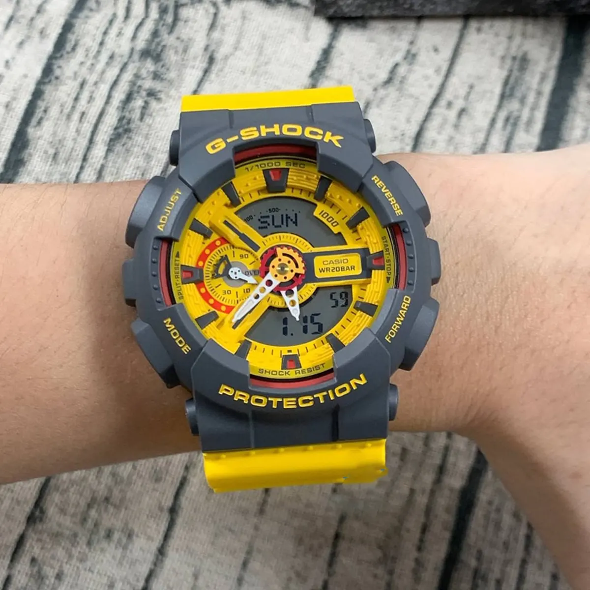 GA-110Y-9ADR. ساعت کاسیو جی شاک مدل Casio G-Shock GA-110Y-9ADR اورجینال